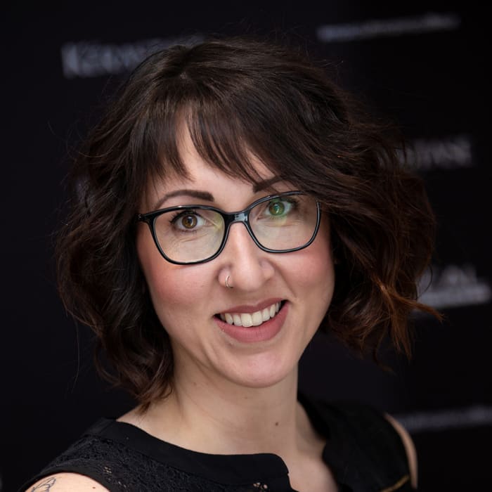 Pakita, coiffeuse au salon Marc Luttmann à Rosheim