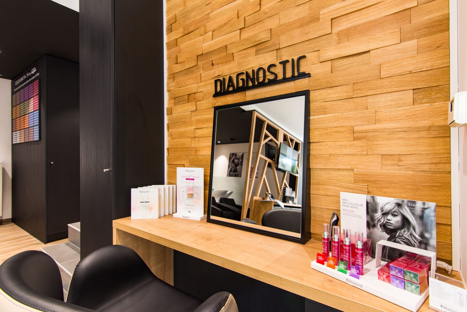 Espace diagnostic capillaire du salon, dédié au conseil personnalisé